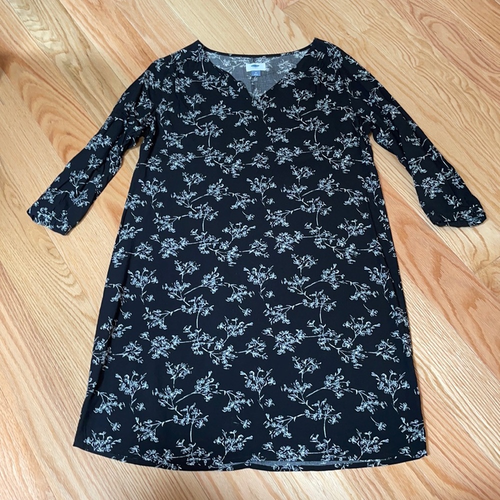 Old Navy black and white floral dress
